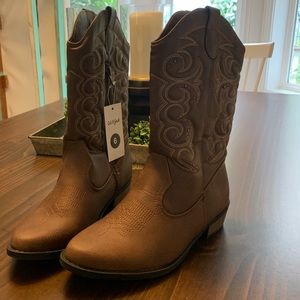 Youth 6 women’s 7.5